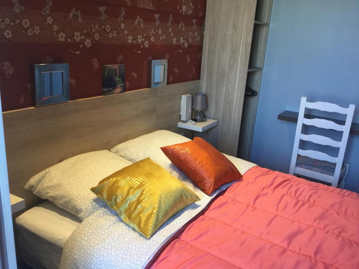 Hotel Le Kamelia Salles  Eksteriør billede
